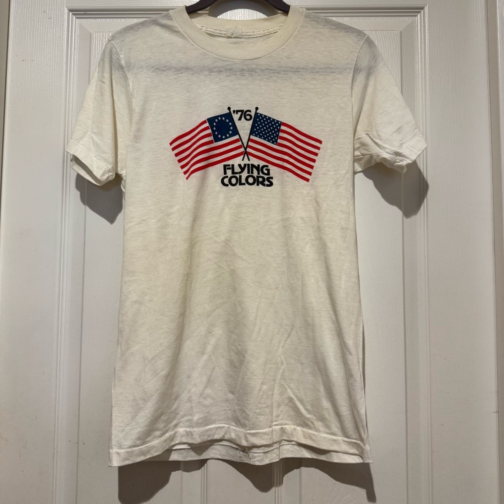 Vintage 1976 “76 single stitch paper tag Flying colors American flag Made USA